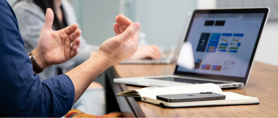 it consulting hand gestures in a conversation